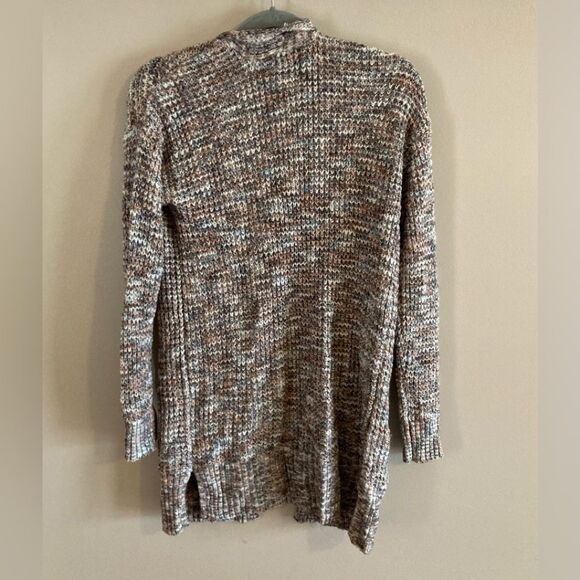 😊3/$30
“Goes with Anything” Maurices Cardigan Size Small - Picture 10 of 12